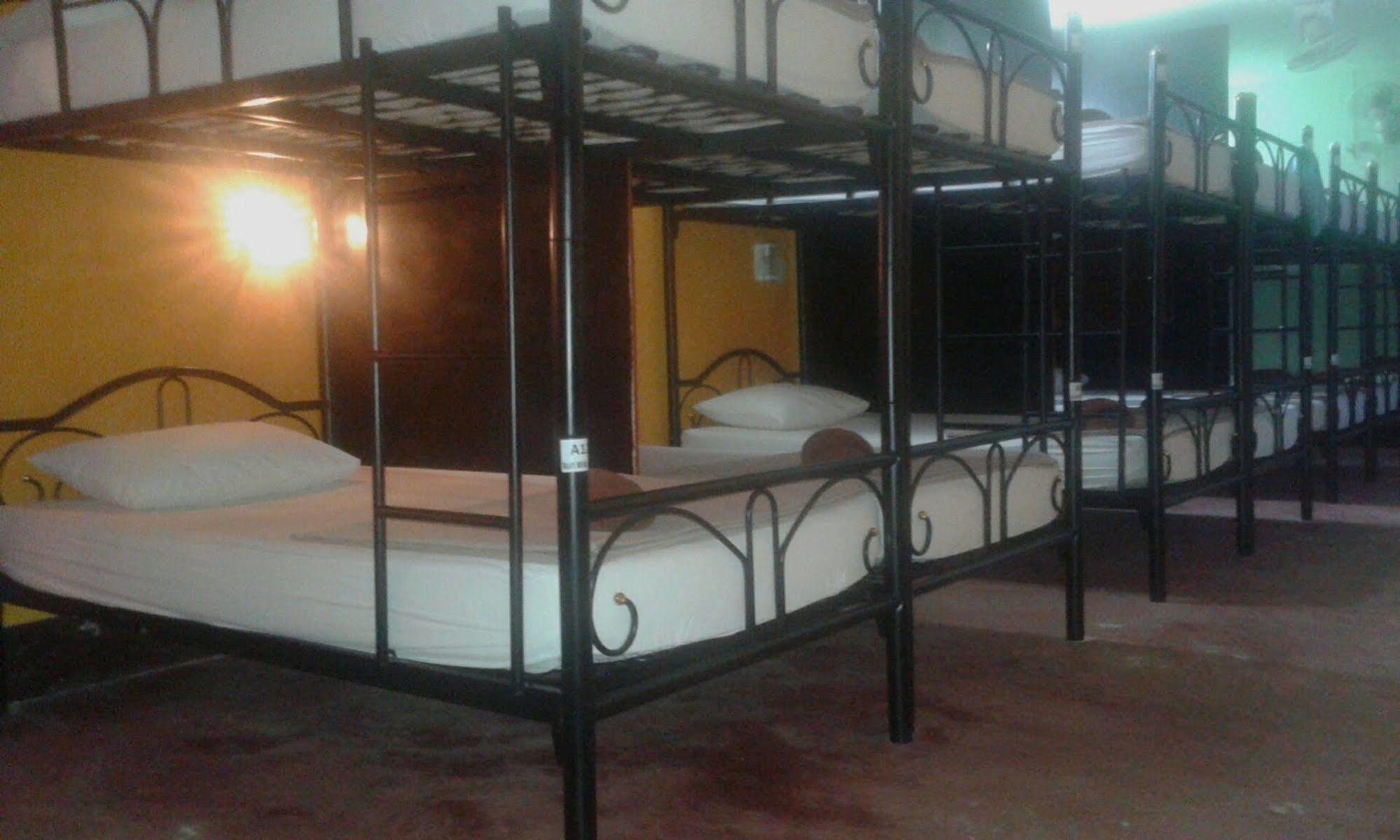 Baan Mook Anda Hostel Ko Lanta Buitenkant foto